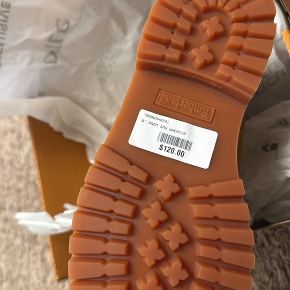 NWB Timberland 6in Premium Boots “ RED TOPS ” DTLR Exclusive - Boys US 5.5 - Picture 5 of 5